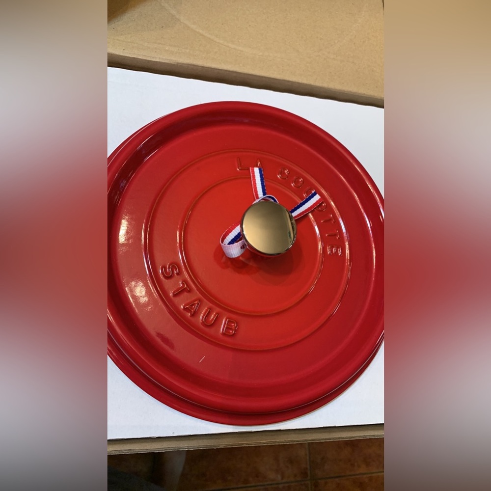 Staub Cast Iron Dutch Oven 5-gt Tall
Cocotte, Made in France, Serves 5-6.NWT